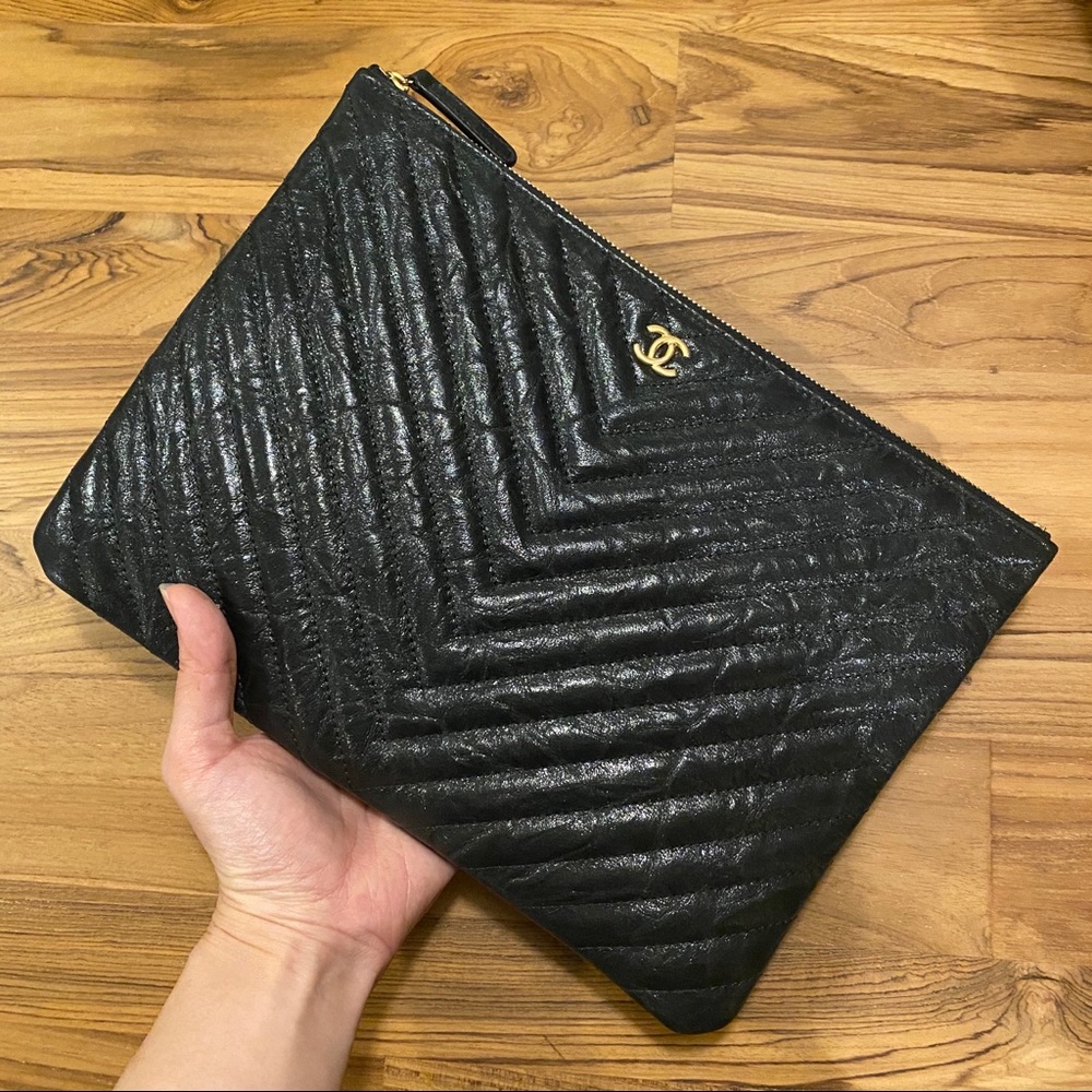 🚫SOLD🚫 New Chanel Clutch Chevron Iridescent - Picture 8 of 8